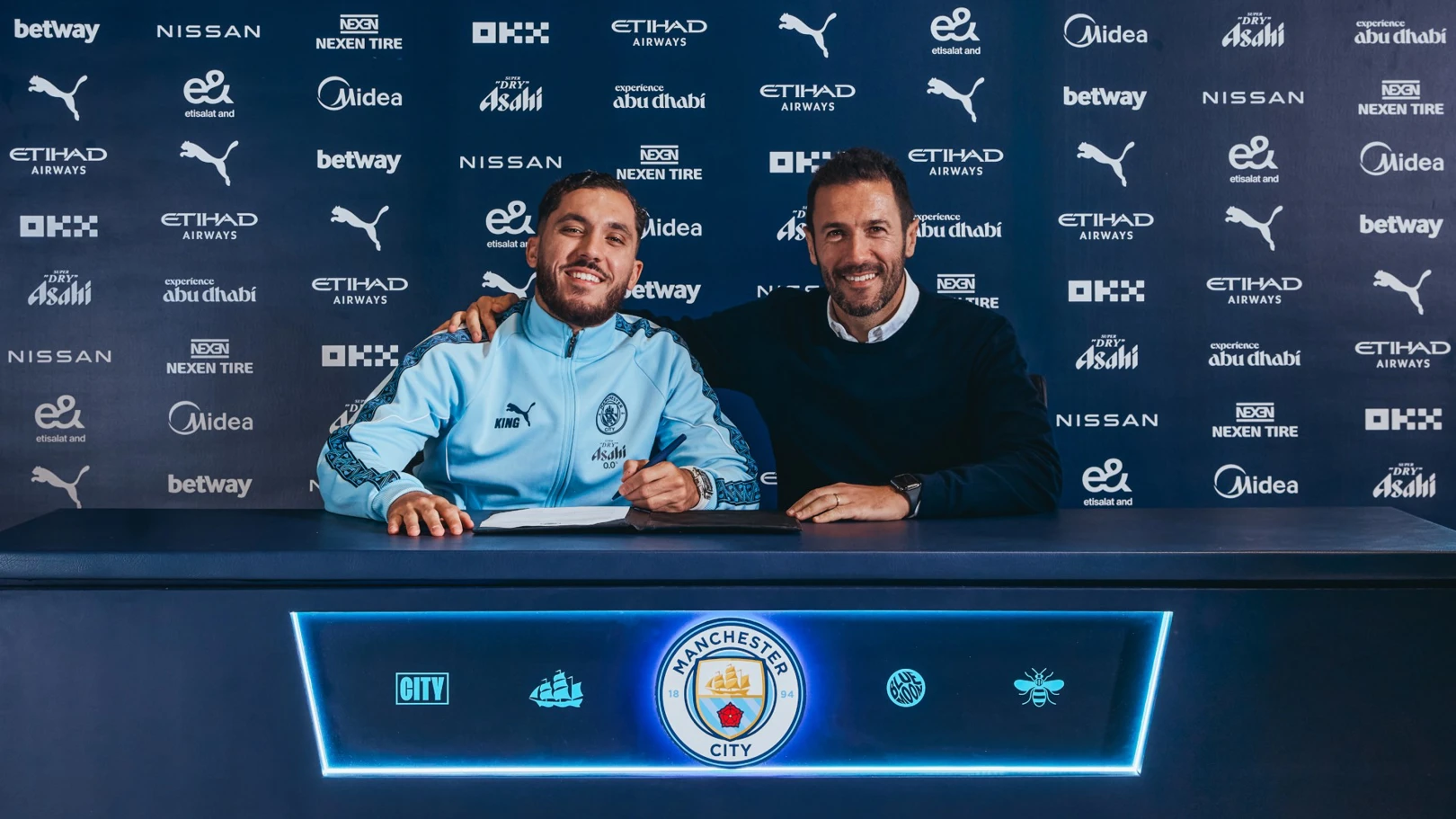 Rayan Cherki signe a Manchester City