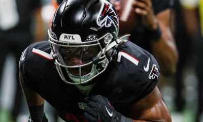 Bijan Robinson, running back des Atlanta Falcons, en action face aux Washington Commanders le 28 septembre 2025