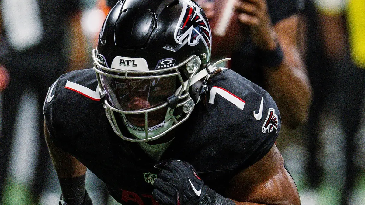 Bijan Robinson, running back des Atlanta Falcons, en action face aux Washington Commanders le 28 septembre 2025
