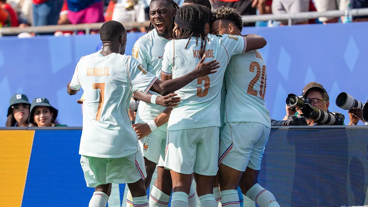Les joueurs de l'équipe de France célèbrent lors de France-Maroc à la Coupe du monde, le 9 juillet 2026