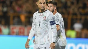 Cristiano Ronaldo, brassard de capitaine, lors d'Arménie-Portugal à Erevan en septembre 2025
