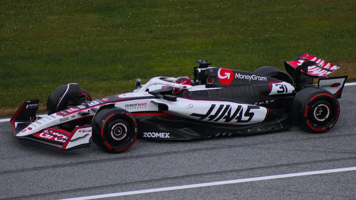 La Haas n°31 d'Esteban Ocon en piste lors du Grand Prix d'Autriche de F1, juin 2025