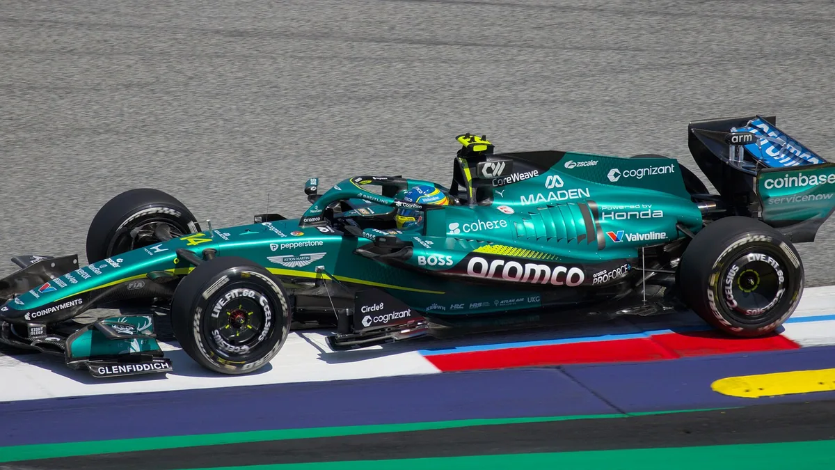 Fernando Alonso au volant de l'Aston Martin AMR26 lors du Grand Prix d'Autriche, juin 2026