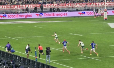 Louis Bielle-Biarrey, numéro 11 du XV de France, en course face à l'Afrique du Sud au Stade de France, novembre 2025
