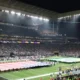 Drapeaux américain et brésilien déployés sur le terrain avant Packers-Eagles à São Paulo, en septembre 2024