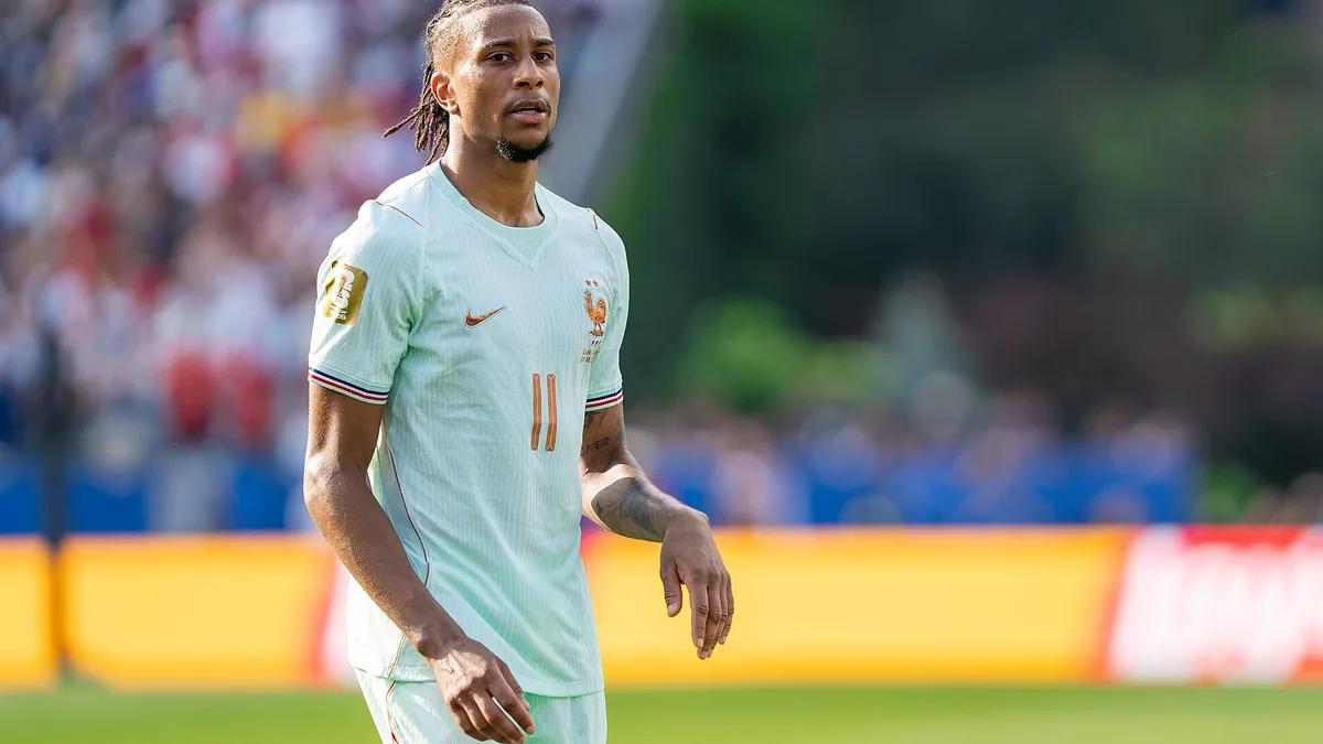 Michael Olise sous le maillot extérieur de l'équipe de France lors de France-Maroc au Mondial, juillet 2026
