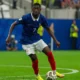 Ousmane Dembélé balle au pied sous le maillot de l'équipe de France face à l'Espagne, en juillet 2026