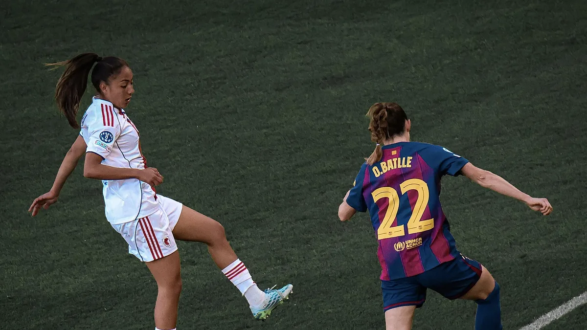 Selma Bacha sous le maillot d'OL Lyonnes face au FC Barcelone en finale de la Ligue des champions, mai 2026
