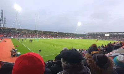 Tribunes et pelouse du stade Ernest-Wallon de Toulouse pendant un match du Stade toulousain