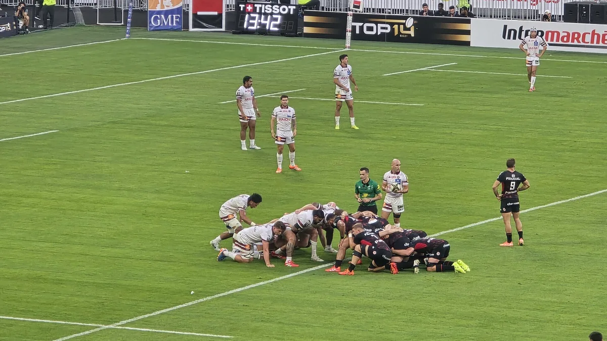 Mêlée entre le Stade Toulousain et Bordeaux-Bègles lors de la finale du Top 14 au Stade de France, le 28 juin 2025