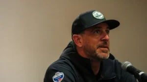 Aaron Rodgers, quarterback des Steelers, en conférence de presse à Paris avant le NFL Paris Game, octobre 2026