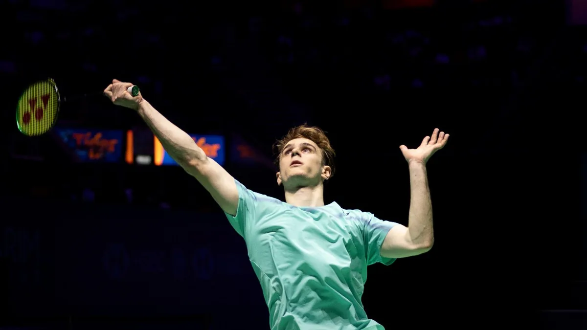 Alex Lanier au smash lors de l'Open de Singapour de badminton en 2026