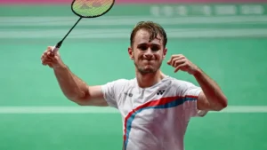 Alex Lanier serre le poing après un point gagné, raquette levée, en août 2026