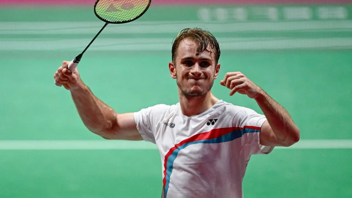 Alex Lanier serre le poing après un point gagné, raquette levée, en août 2026