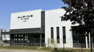 Façade du site Alpine Racing de Viry-Châtillon (Essonne), ancien centre moteurs de Renault en Formule 1
