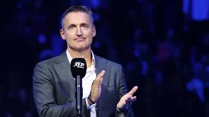 Andrea Gaudenzi, président de l'ATP, au micro lors des Finales ATP à Turin
