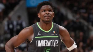 Anthony Edwards sous le maillot des Minnesota Timberwolves pendant un match de NBA