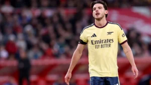 Declan Rice sous le maillot extérieur d'Arsenal face à Nottingham Forest, saison 2026-2027