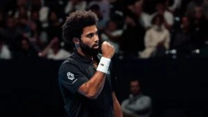 Arthur Fils serre le poing lors de son quart de finale face à Alex Michelsen à Bruxelles, octobre 2026