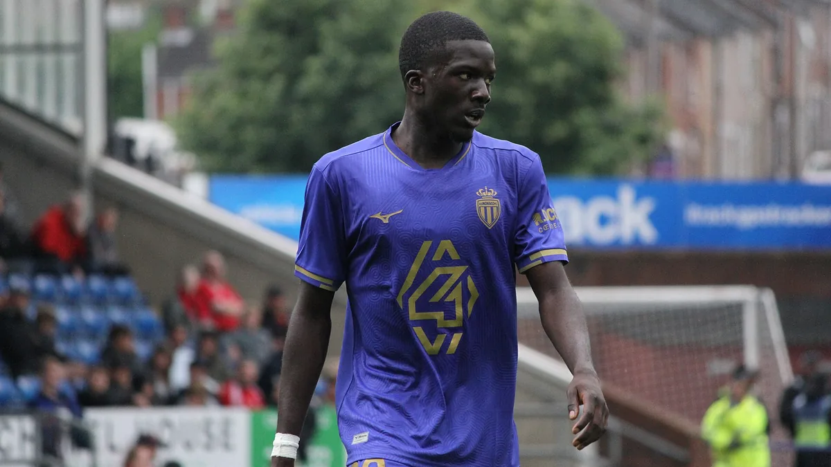 Kassoum Ouattara sous le maillot de l'AS Monaco face à Nottingham Forest en juillet 2025