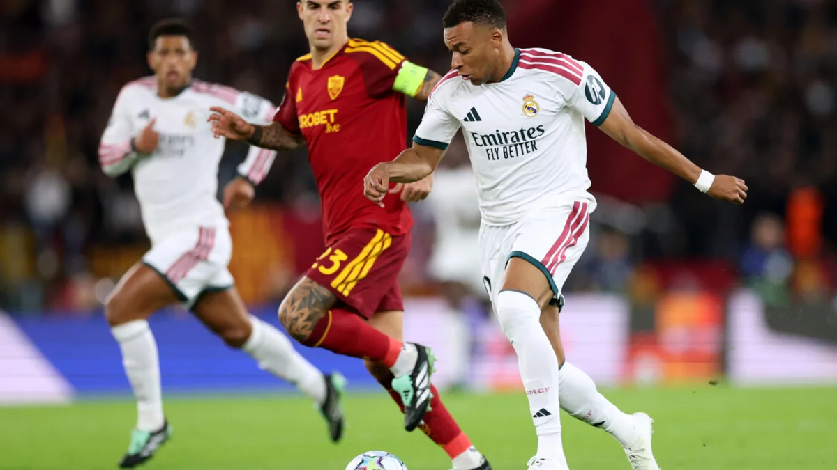 Kylian Mbappé face au capitaine de l'AS Rome lors d'AS Rome-Real Madrid en Ligue des champions, octobre 2026