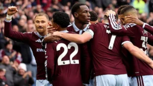 Les joueurs d'Aston Villa fêtent un but face à Manchester City à Villa Park, octobre 2026