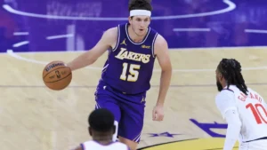 Austin Reaves conduit le ballon face à Darius Garland lors de Lakers-Clippers, octobre 2026