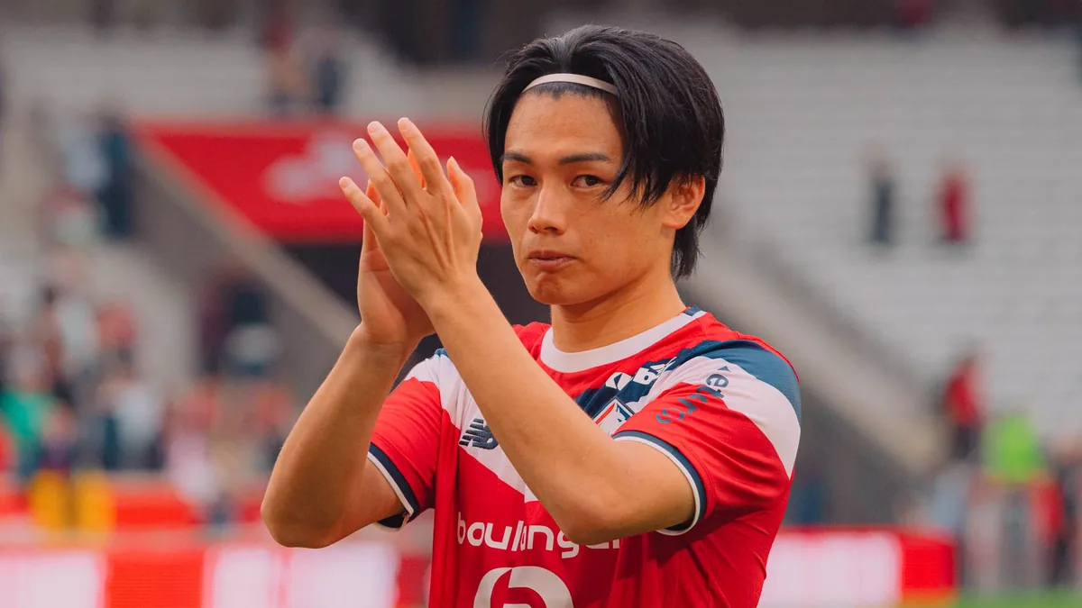 Ayase Ueda applaudit les supporters sous le maillot du LOSC, septembre 2026