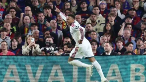 Kylian Mbappé célèbre un but du Real Madrid au Camp Nou face au FC Barcelone, le 25 octobre 2026