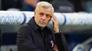 Bruno Genesio, entraîneur de l'OM, au bord du terrain en octobre 2026