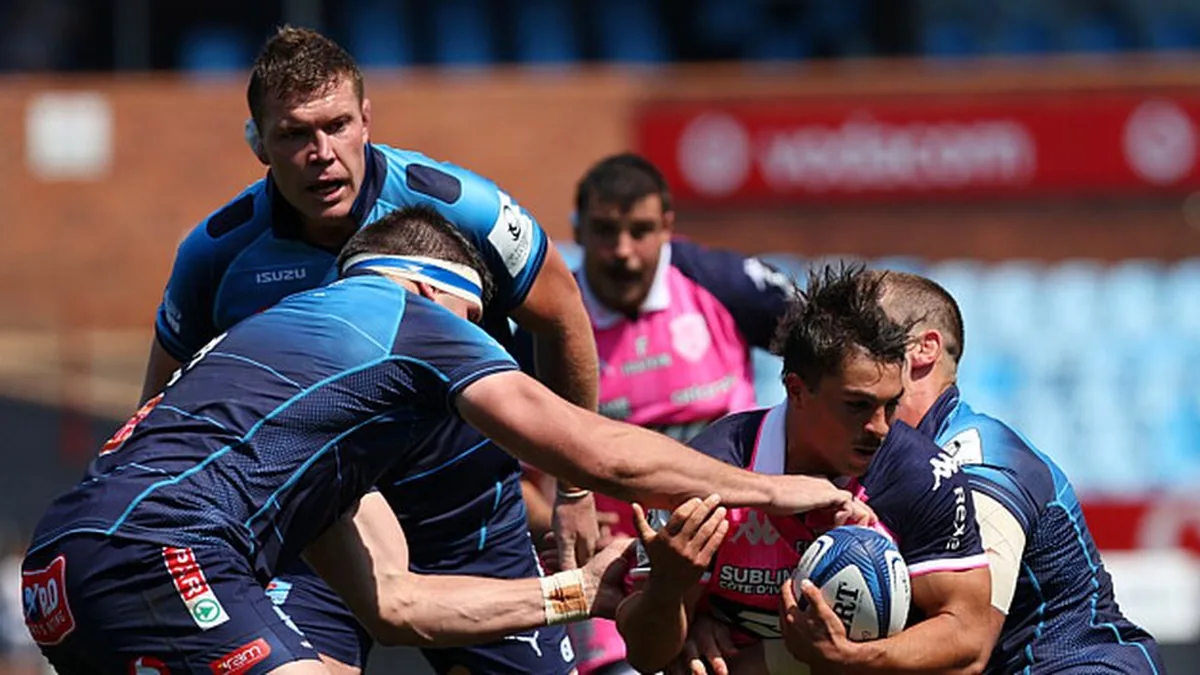 Martin Blum, du Stade Français, pris dans la défense des Bulls à Pretoria en Champions Cup, octobre 2026