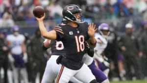 Caleb Williams lance le ballon sous le maillot des Chicago Bears face aux Vikings, septembre 2026
