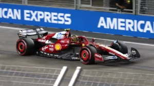 Lewis Hamilton au volant de sa Ferrari lors des essais libres du Grand Prix de Singapour, octobre 2025