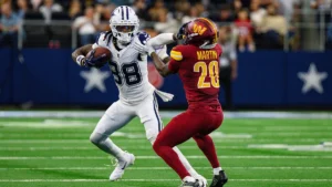 CeeDee Lamb balle en main avec les Dallas Cowboys face aux Washington Commanders, octobre 2025