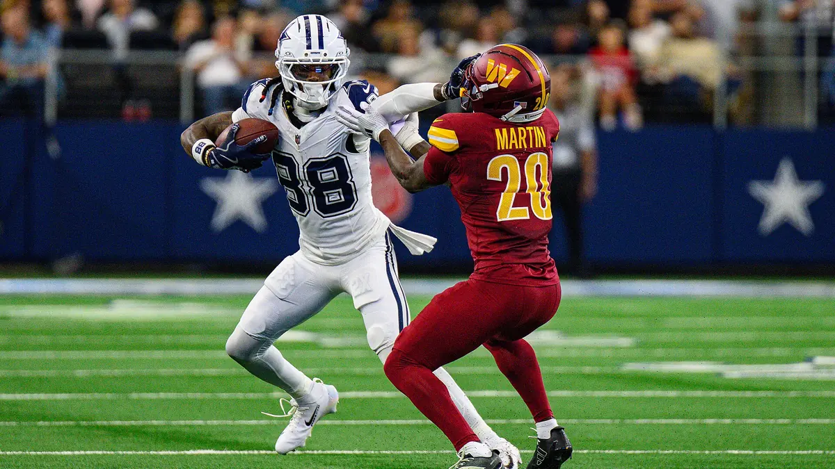 CeeDee Lamb balle en main avec les Dallas Cowboys face aux Washington Commanders, octobre 2025