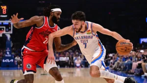Chet Holmgren, numéro 7 du Thunder d'Oklahoma City, balle en main face aux Clippers, octobre 2026