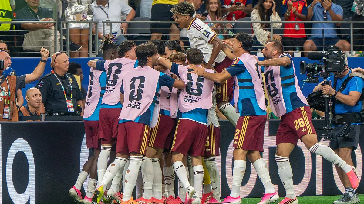 Les joueurs de l'Espagne célèbrent un but face à la France à la Coupe du monde, le 14 juillet 2026
