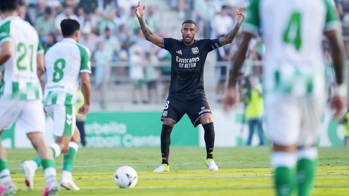 Corentin Tolisso, capitaine de l'OL, en match amical face au Betis, juillet 2026
