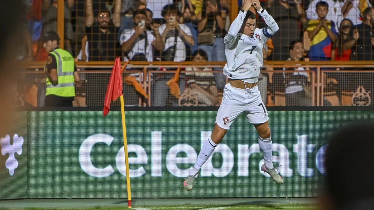 Cristiano Ronaldo célèbre un but avec le Portugal en Arménie, septembre 2025