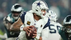 Dak Prescott, quarterback des Cowboys, ballon en main face aux Eagles à Philadelphie, octobre 2026