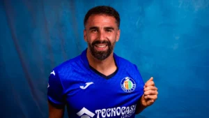 Dani Carvajal sous le maillot de Getafe lors de sa présentation officielle, octobre 2026