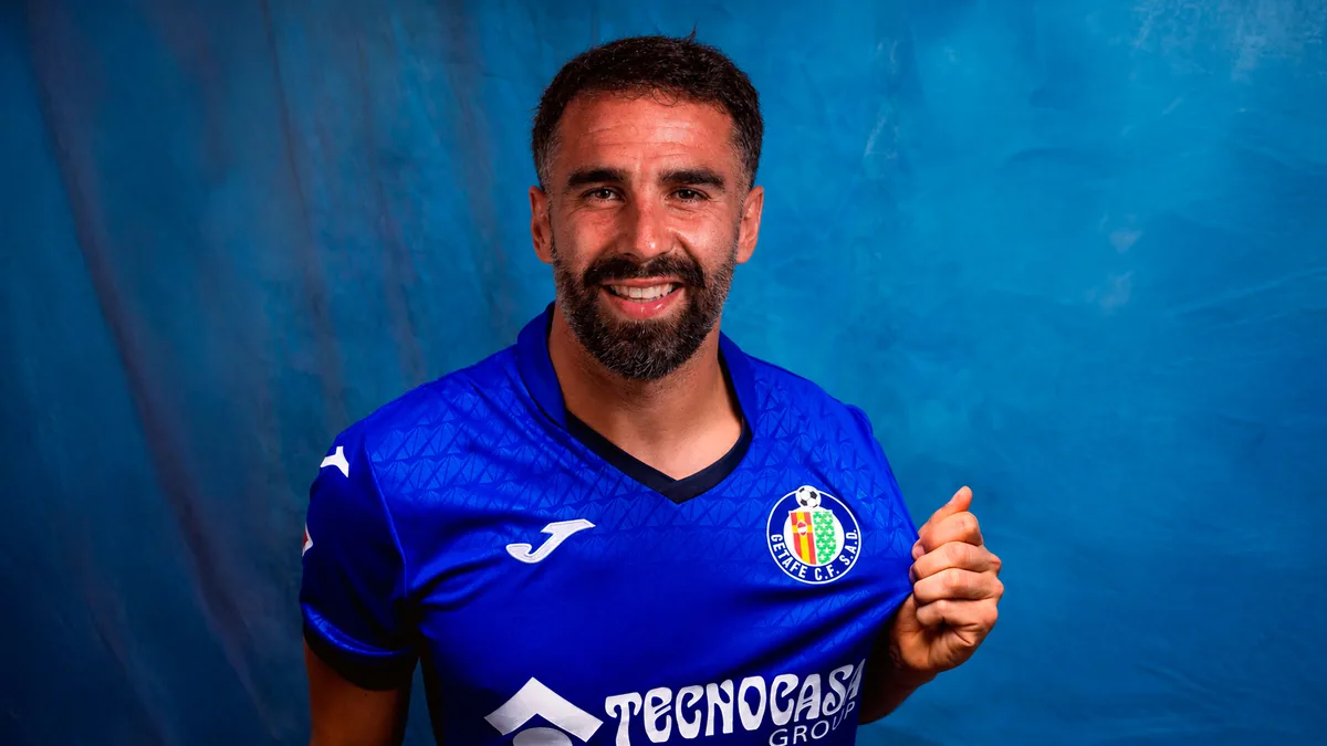 Dani Carvajal sous le maillot de Getafe lors de sa présentation officielle, octobre 2026