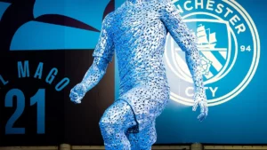 Statue de David Silva devant l'Etihad Stadium de Manchester, photographiée en juillet 2022