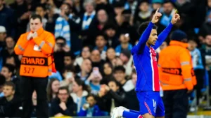 Désiré Doué célèbre son but avec le PSG face à Manchester City à l'Etihad Stadium, octobre 2026