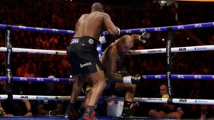 Daniel Dubois frappe Fabio Wardley dans les cordes lors de leur revanche à l'O2 Arena de Londres, octobre 2026