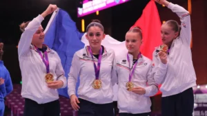 Elena Colas, Maïana Prat et l'équipe de France juniors médaillées d'or aux Mondiaux juniors de gymnastique 2025