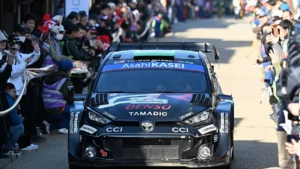 La Toyota GR Yaris Rally1 d'Elfyn Evans et Scott Martin au Rallye du Japon, novembre 2025