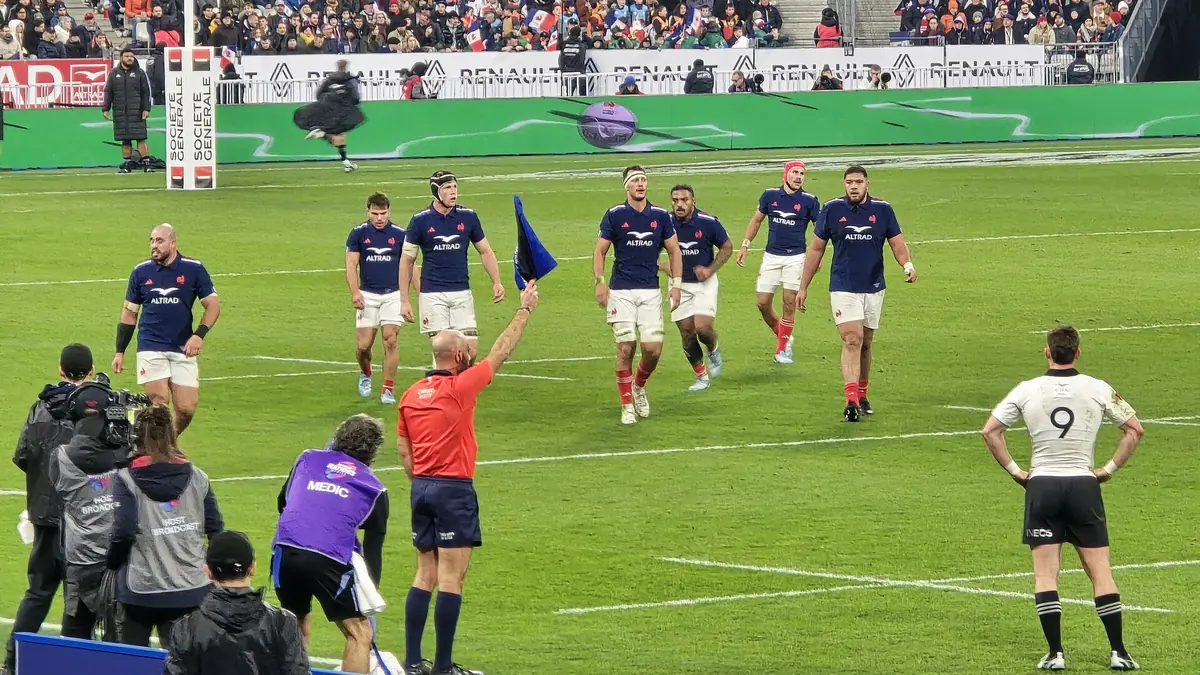 Emmanuel Meafou, à droite, avec le XV de France lors de France-Nouvelle-Zélande au Stade de France, novembre 2024