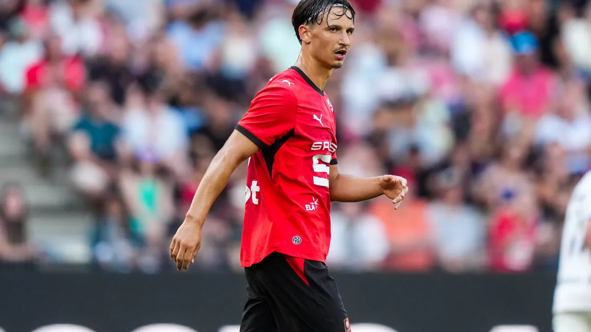 Estéban Lepaul sous le maillot du Stade Rennais lors de Rennes-Le Mans en Ligue 1, août 2026