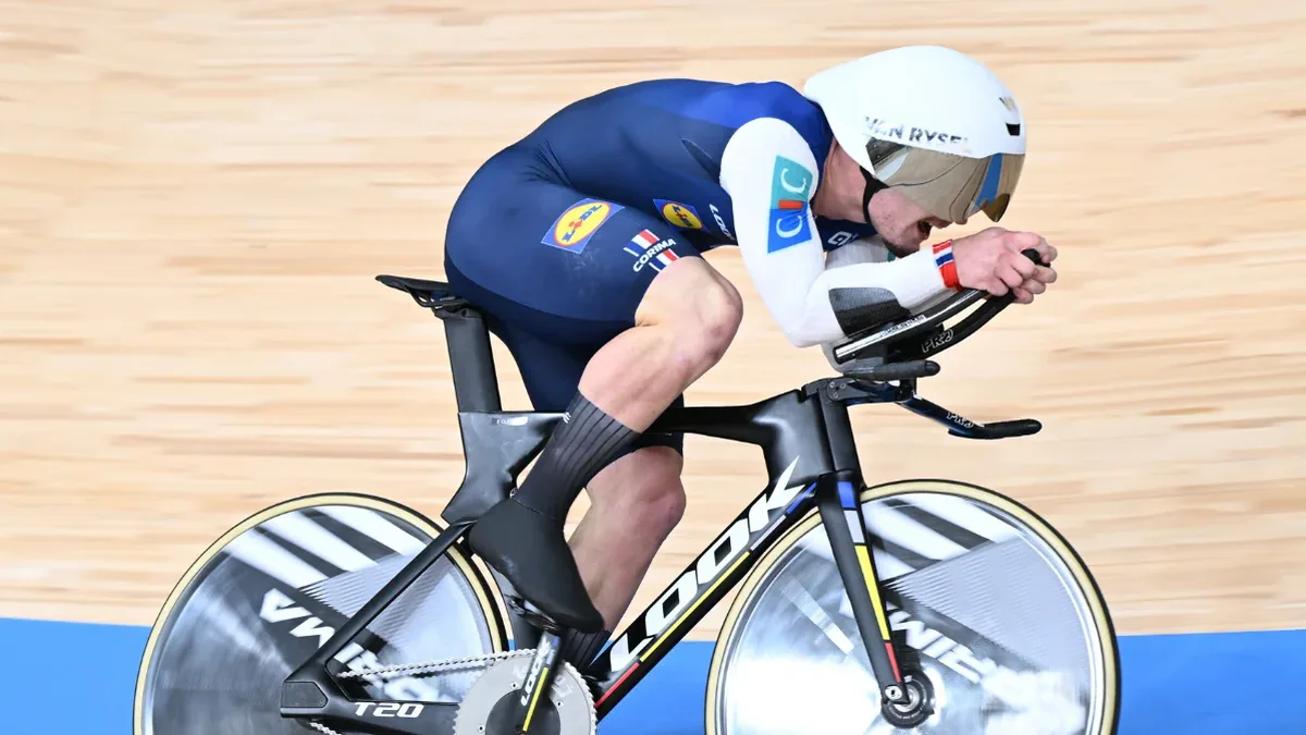 Étienne Oliviero lancé sur le kilomètre avec l'équipe de France aux Mondiaux sur piste de Shanghai, octobre 2026